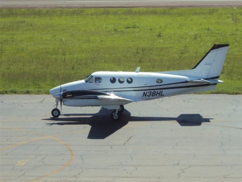 Beechcraft King Air 90 (N38HL)