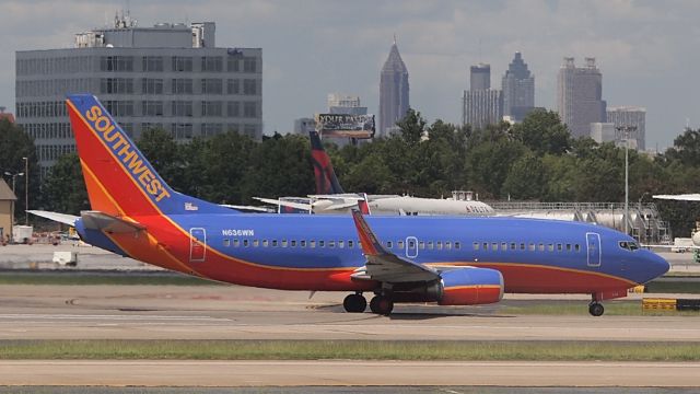 BOEING 737-300 (N636WN)