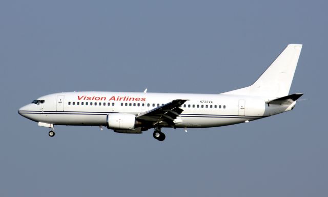 BOEING 737-300 (N732VA)