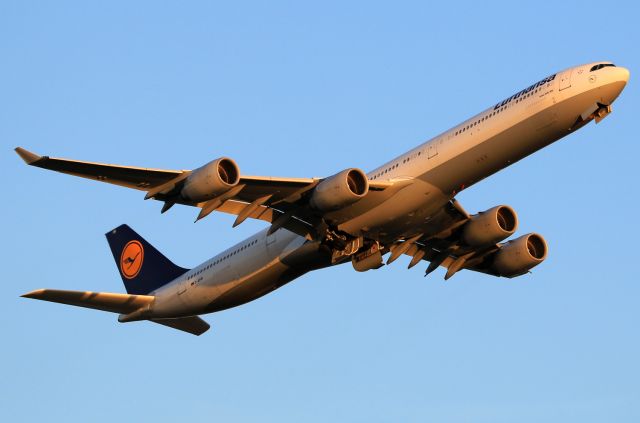 Airbus A340-600 (D-AIHW)