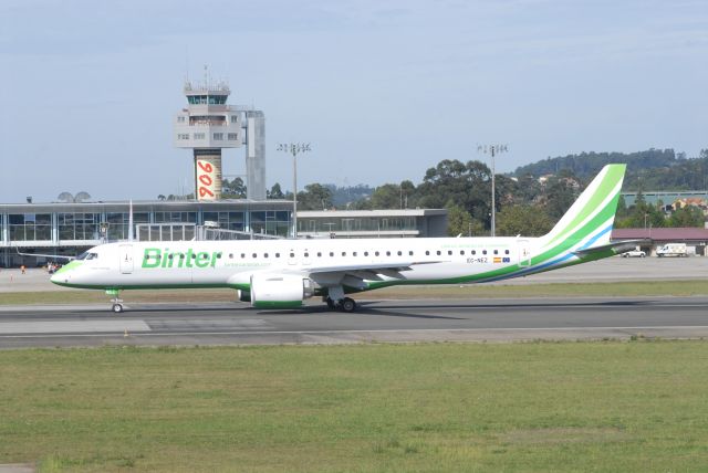 EMBRAER ERJ-190-400 (EC-NEZ) - EC-NEZ Landing At LEVX From GCLP. 12-09-2021