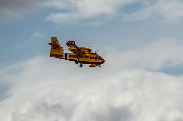 Piper Seneca (N417BT) - Final approach at KIWA