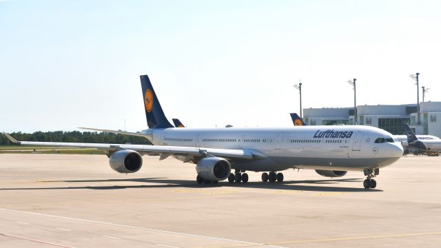 Airbus A340-600 (D-AIHT) - Lufthansa Airbus A340-642 D-AIHT in Munich 