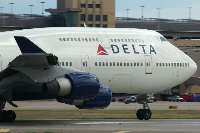 Boeing 747-400 (N668US)