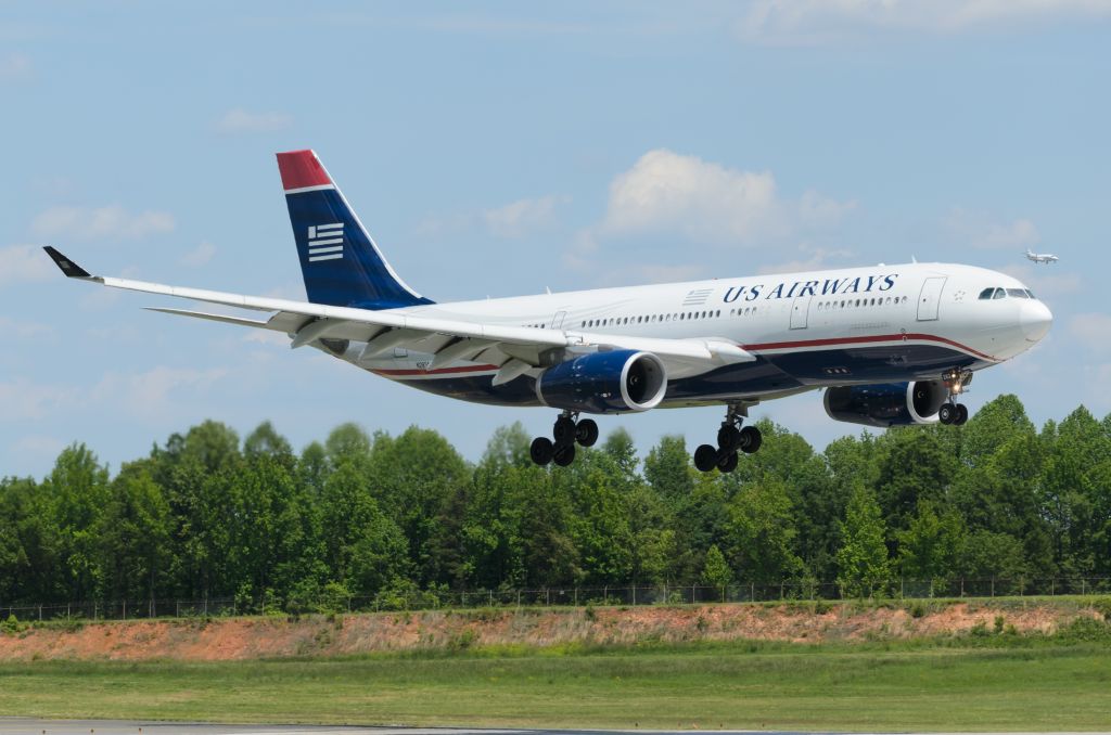 Airbus A330-200 (N283AY)