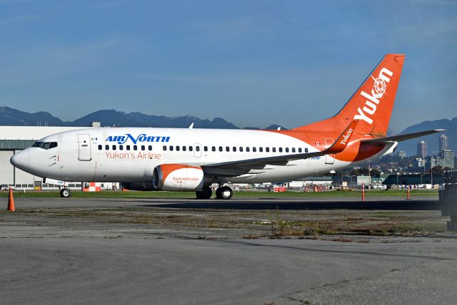 Boeing 737-500 (C-FANF)