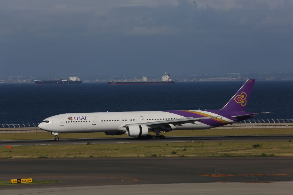 Boeing 777 (HS-TKE)