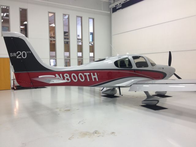 Cirrus SR-20 (N800TH)