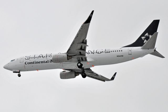 Boeing 737-800 (N26210)