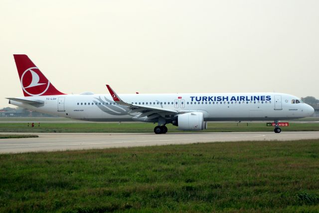 Airbus A321neo (TC-LSH) - Taxiing to depart rwy 09R on 31-Oct-19 operating flight THY1988 to LTFM.