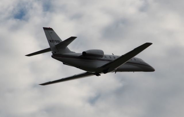 Cessna Citation Sovereign (N370QS) - Departing rwy 09 on 8/29/2011