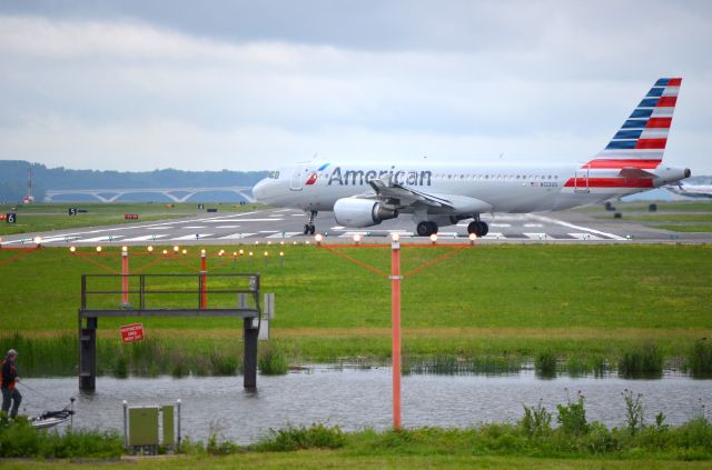 Airbus A320 (N122US)