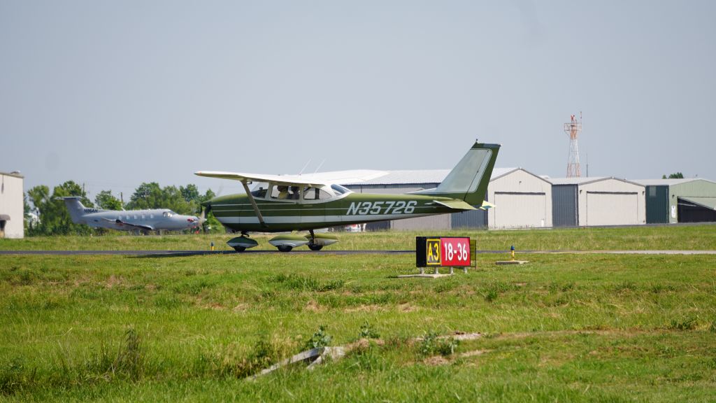 Cessna Skyhawk (N35726)