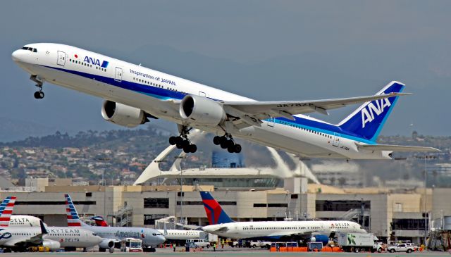 BOEING 777-300ER (JA782A)