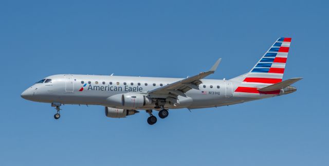 Embraer 170/175 (N131HQ)