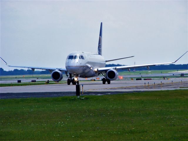 Embraer 175 (N728YX)