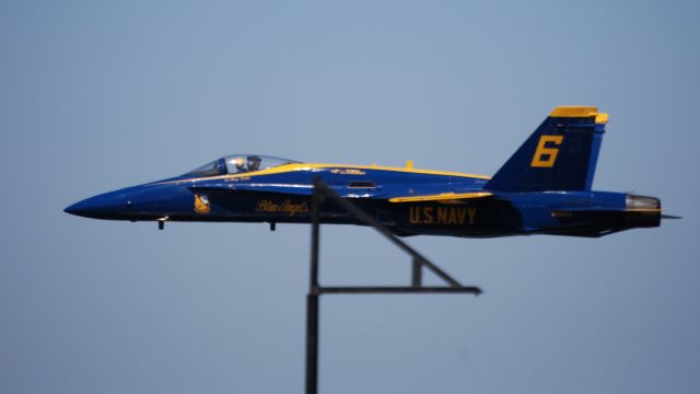 McDonnell Douglas FA-18 Hornet —