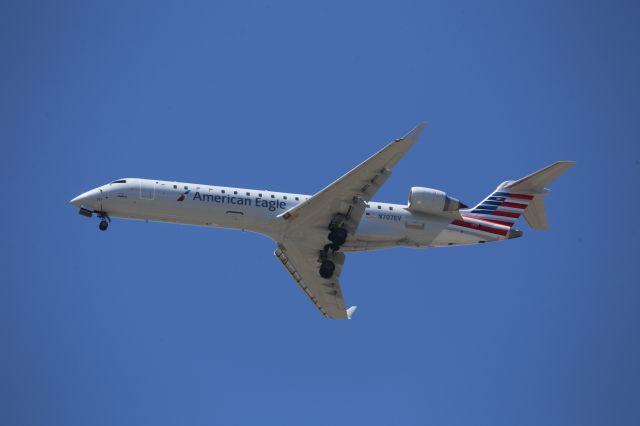 Canadair Regional Jet CRJ-700 (N707EV)