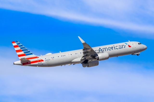 Airbus A321neo (N435AN) - American Airlines A321 neo taking off from PHX on 11/22/22. Taken with a Canon 850D and Tamron 70-200 G2 lens.