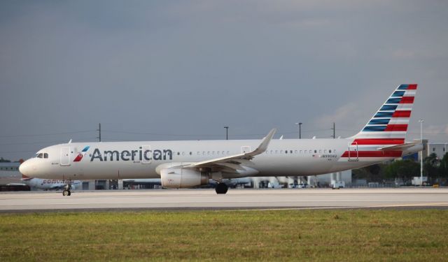 Airbus A321 (N990AU) - On its way to the runway on the 7th of May, 2018 at 6:31. 
