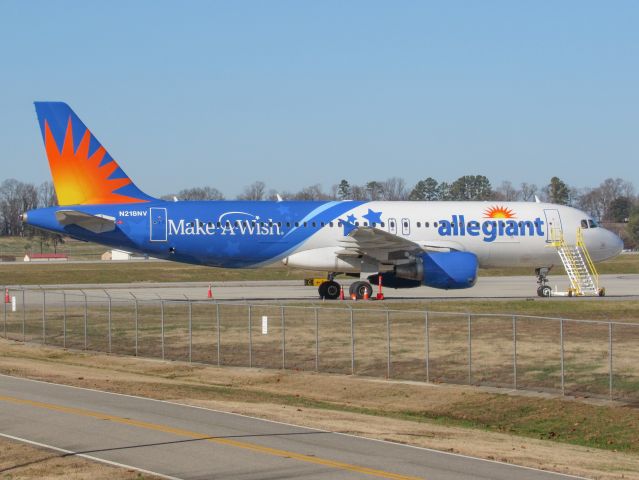 Airbus A320 (N218NV)