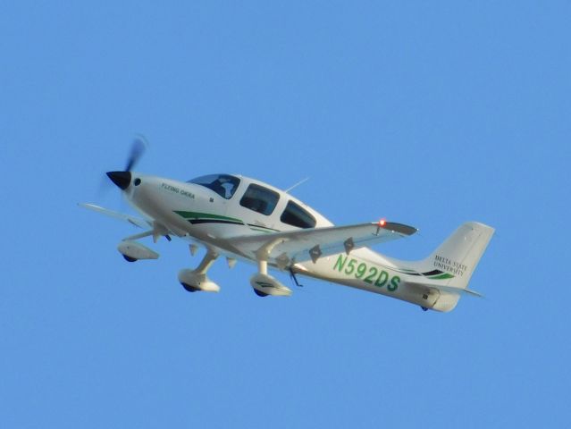 Cirrus SR-20 (N592DS) - Another one of Delta State’s new SR-20s doing a flight at Cleveland Municipal Airport 