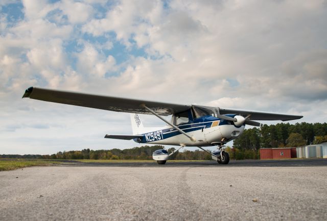 Cessna 152 (N25497) - On the ground at Gladewater Airport in Texas