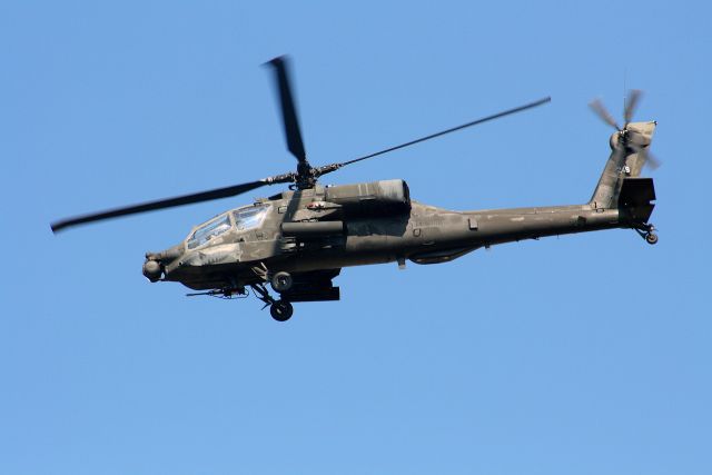 — — - An AH-64A Apachie from the Missouri National Guard approaches Whiteman AFB.