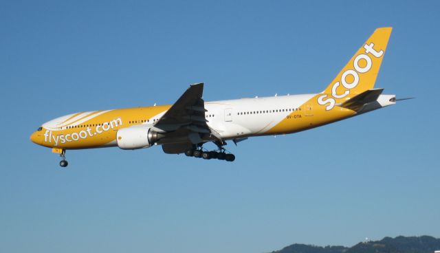 Boeing 777-200 (9V-OTA) - Oscar-Tango-Alpha roars in as Scooter 006 direct from Singapore.