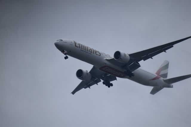 Boeing 777-200 (A6-EGJ) - An Emirates Boeing 777-300ER on it's final approach path to runway 01R in Kolkata Airport on a stormy day (22/5/24).