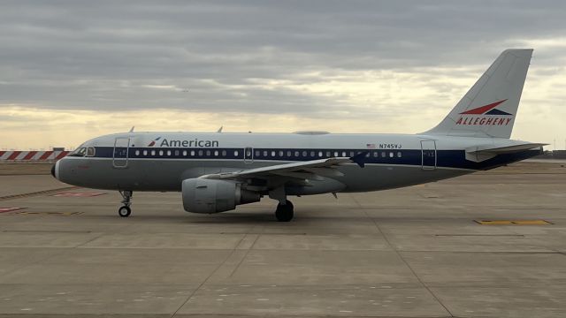 Airbus A319 (N745VJ)