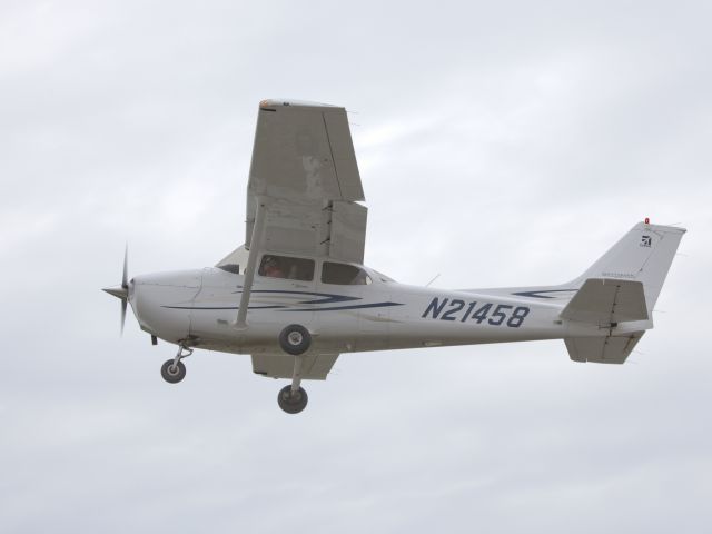 Cessna Skyhawk (N21458)