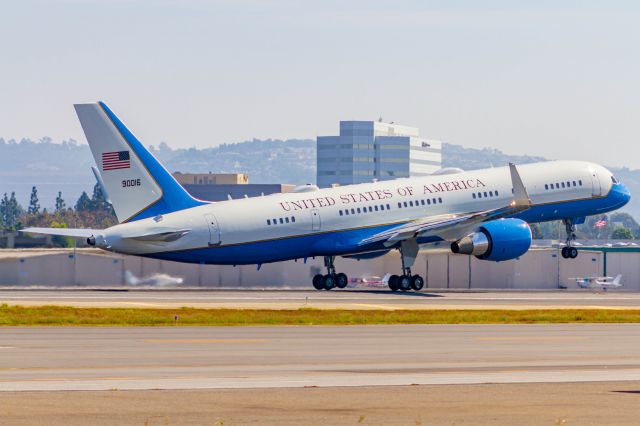 Boeing 757-200 (09-0016) - "Air Force One" taking off from John Wayne airport with the President on board.