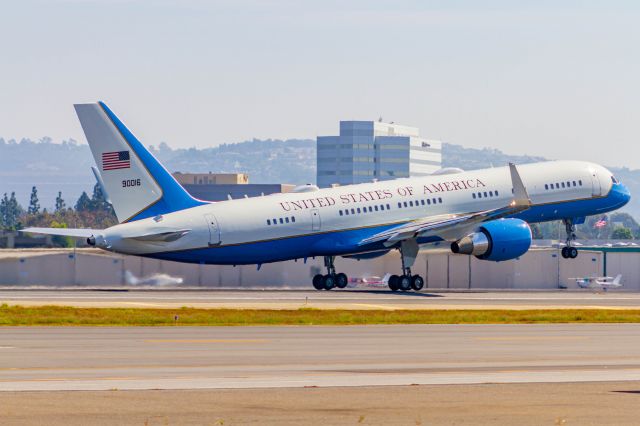 Boeing 757-200 (09-0016) - "Air Force One" taking off from John Wayne airport with the President on board.