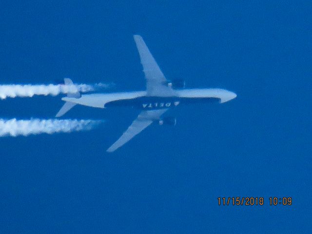 Airbus A330-300 (N827NW)