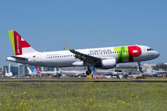 Airbus A320 (CS-TNS) - IX-SpotterDay -  Adolfo Suárez Madrid Barajasbr /04/05/2018