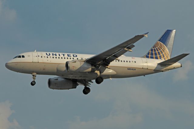 Airbus A319 (N804UA) - United Airlines / Airbus A319-131 - MSN 759 / N804UA / MMMX 06/2019