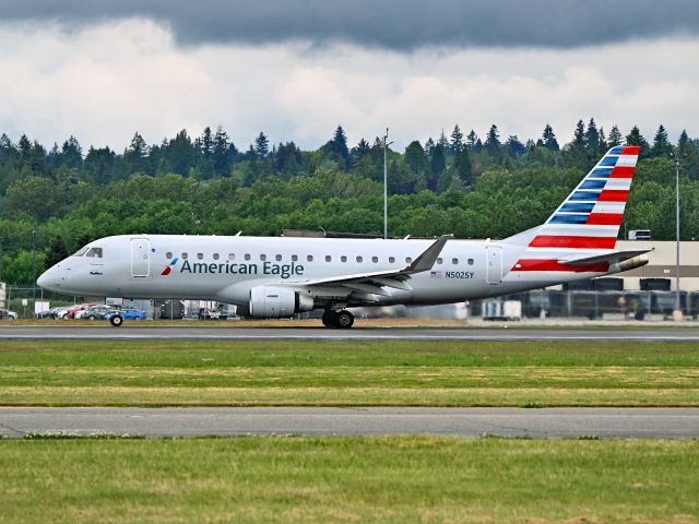 Embraer 175 (N502SY)