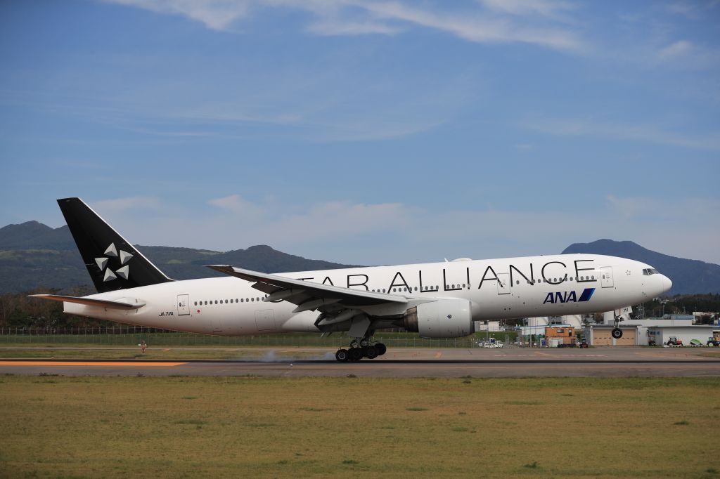 Boeing 777-200 (JA711A) - September 15th 2018:HND-HKD.