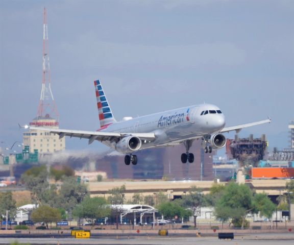 Airbus A321 (N537UW) - Phoenix Sky Harbor International Airport arrival rwy 08 09SEP19