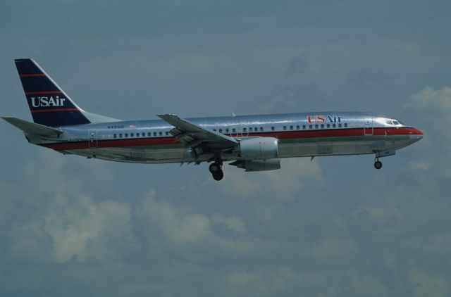 BOEING 737-400 (N431US) - Final Approach to Miami Intl Airport on 1990/08/28