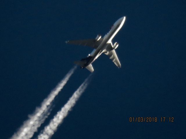 Boeing MD-11 (N572FE)