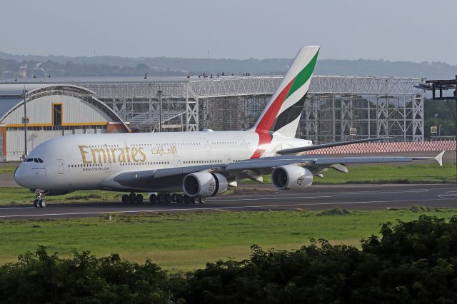 Airbus A380-800 (A6-EOY)