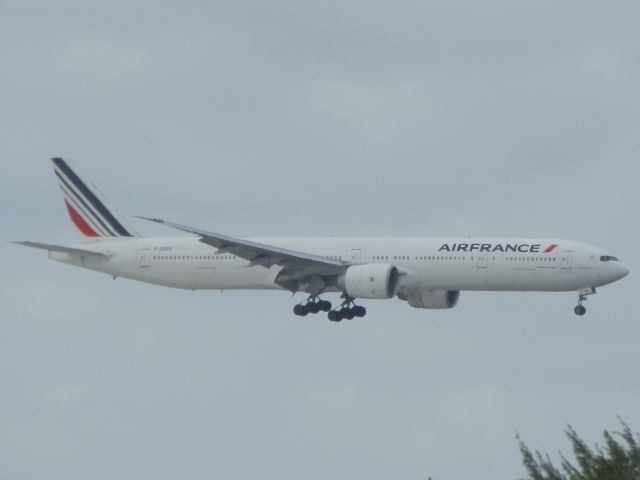 BOEING 777-300ER (F-GSQD)