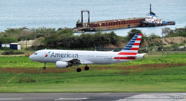 Airbus A320 (N123UW)