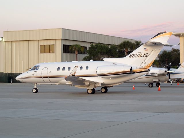 Hawker 800 (N630JS) - A very nice business jet with a stand up cabin.