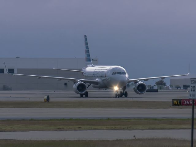Airbus A319 —