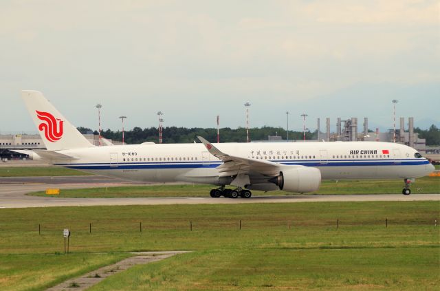 Airbus A350-900 (B-1080)