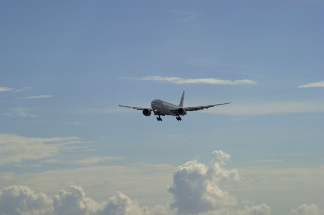 Boeing 777-200 (A7-BBA) - On approach, inaugural flight 06/10/2014 QR777