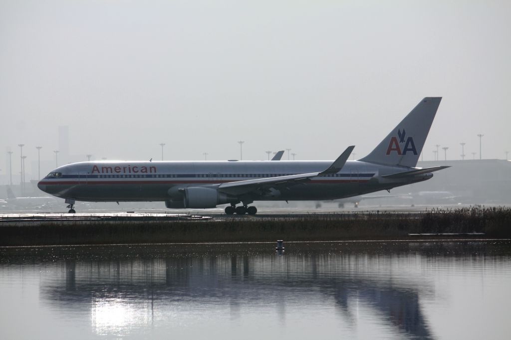 BOEING 767-300 (N373AA)
